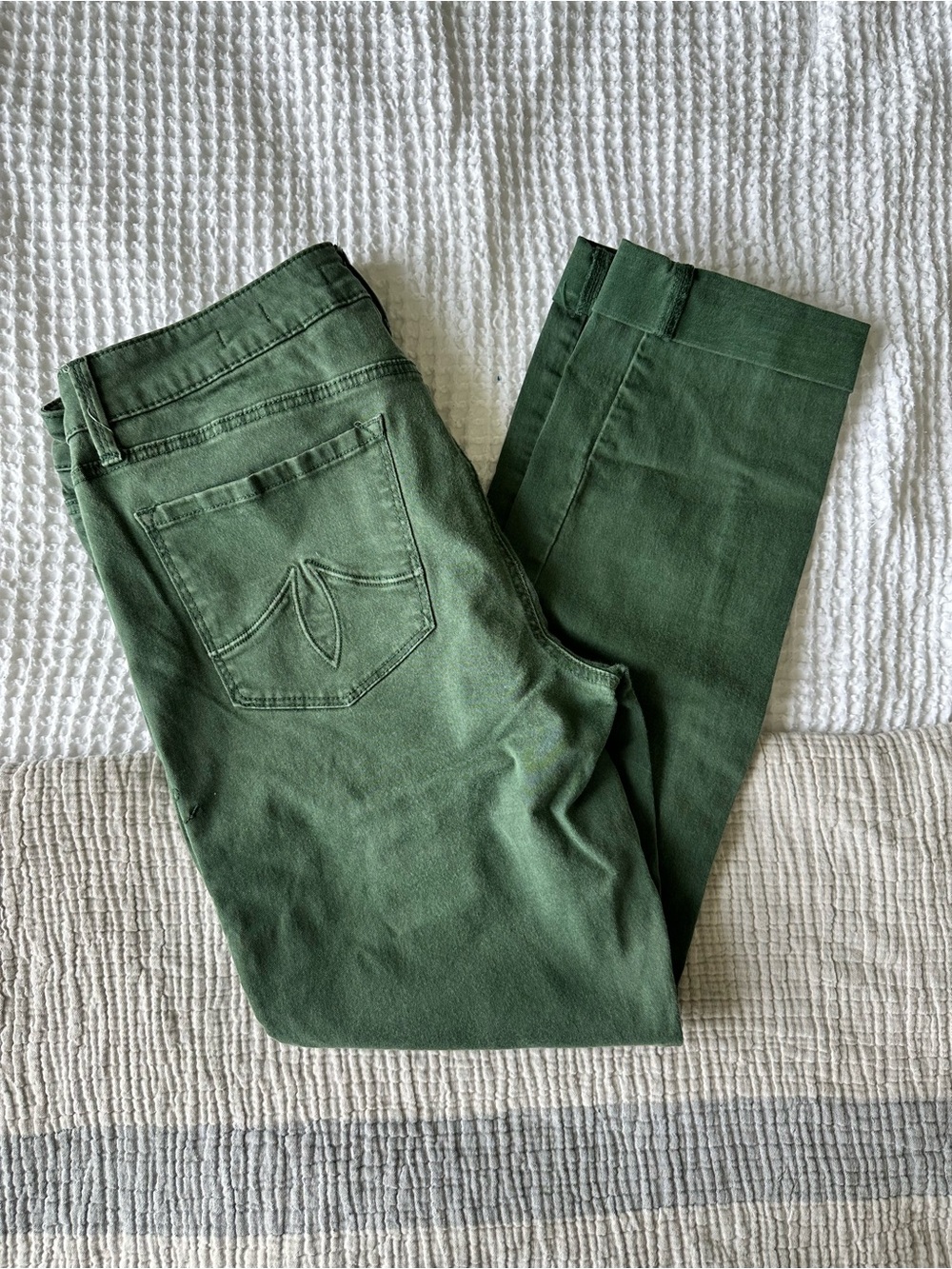 Level 99 Lily Skinny Straight Jeans Womens Size 31 Green Stretch Ankle Crop